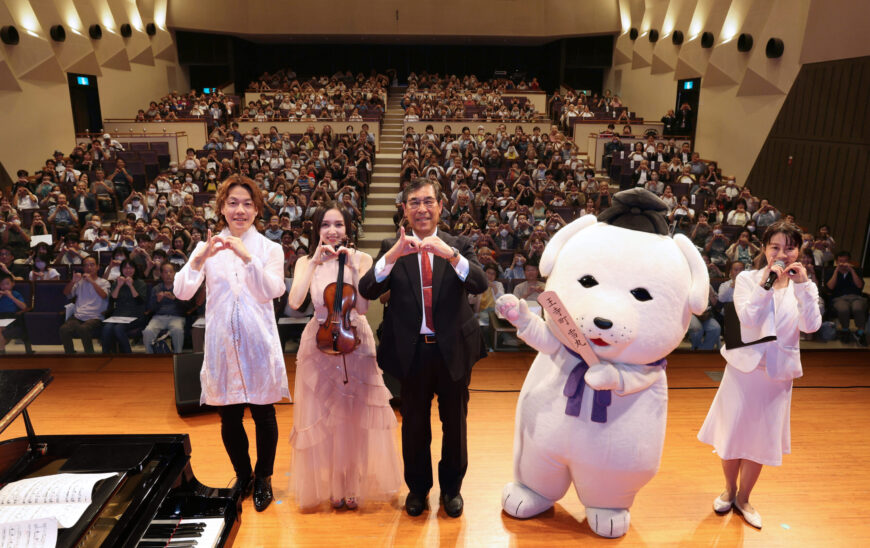 町制施行１００周年記念　宮本笑里バイオリンコンサートを開催しました